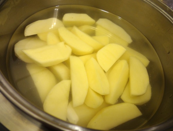 Шаг 1 - сварить картофель