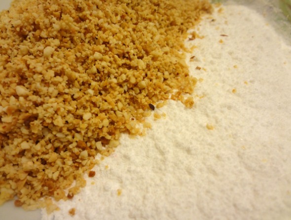 Шаг 2 - соедините арахис и сахарную пудру