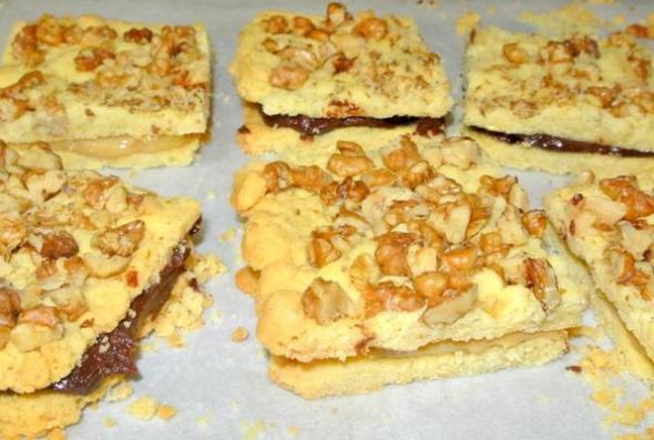 Песочное печенье  со сгущенкой и орехами