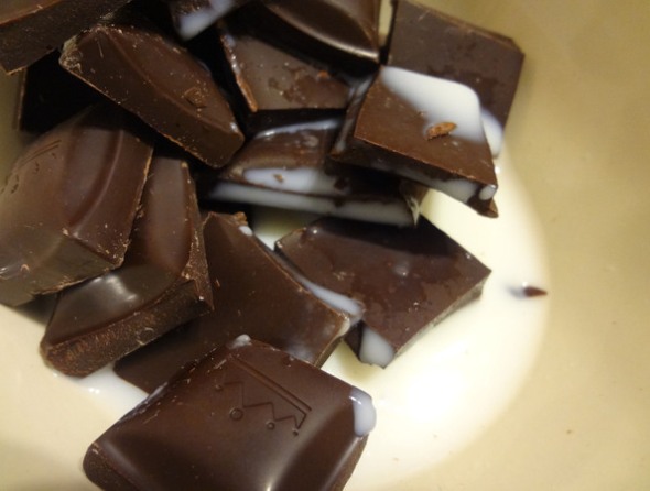 Шаг 2 - растопите шоколад