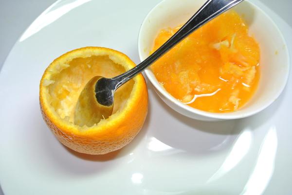Фруктовый салат в апельсиновых пиалах – шаг 2