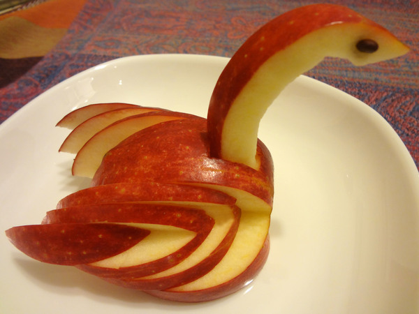 Лебедь из яблока - итоговое фото