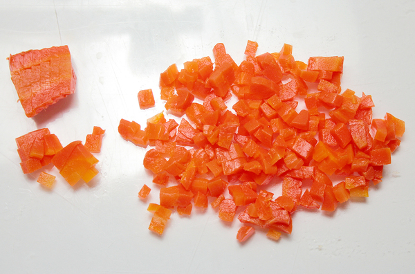 Шаг 2 - нарежьте морковь