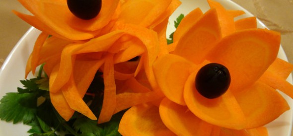 Украшение стола? цветы из моркови