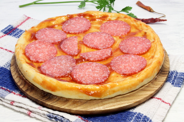 Пицца с копченой колбасой - шаг 6
