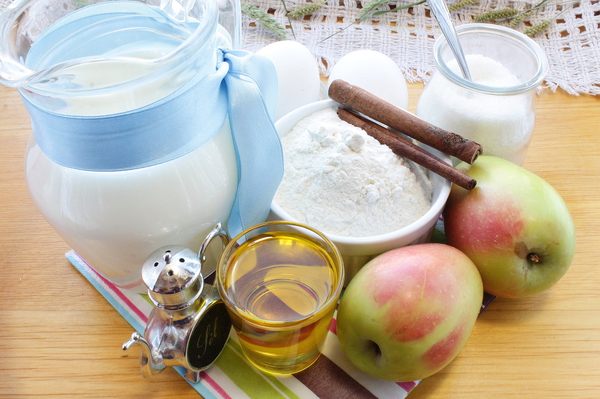  Ингредиенты для приготовления блинов с яблочным припеком 