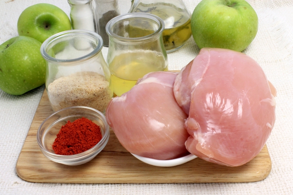  Ингредиенты для куриных отбивных с яблоками 