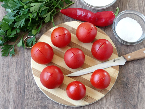 Маринованные дольками помидоры - шаг 1