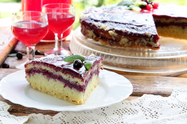 Бисквитный торт с ягодами - итоговая картинка