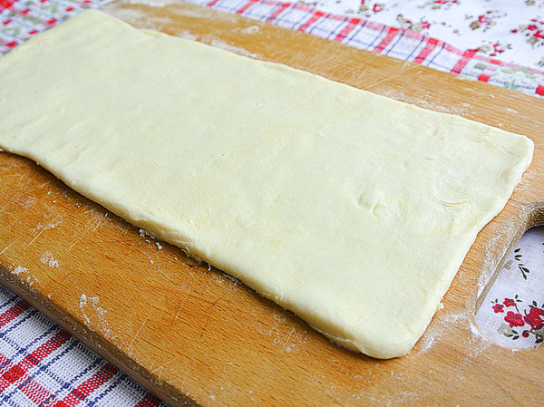  Слоеный пирог с помидорами и сыром - шаг 2 