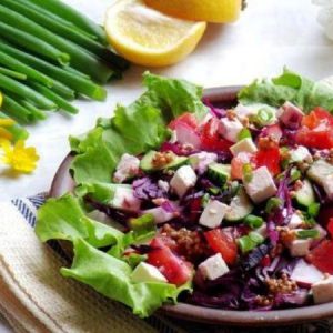 Салат с краснокочанной капустой
