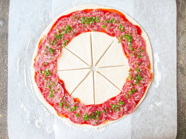 Пицца солнце с колбасой чоризо - шаг 5
