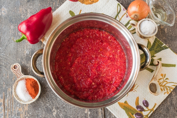  Домашний кетчуп с помидорами, сладким перцем и луком - шаг 3