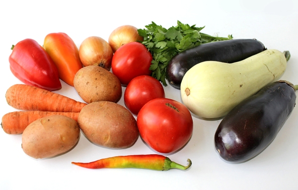 Ингредиенты для тиана, овощного рагу с баклажанами 