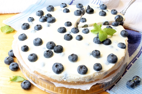 Рецепт творожного пирога с голубикой без выпечки