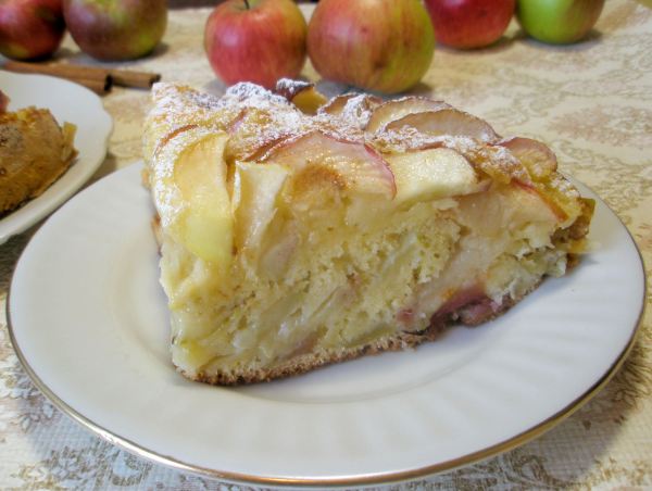  Бисквитная шарлотка с яблоками - шаг 8