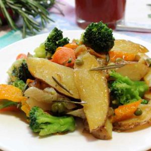 Овощное рагу из ьрокколи, картофеля, моркови, лука