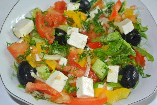 grecheskiy-salat-s-syrom-feta02